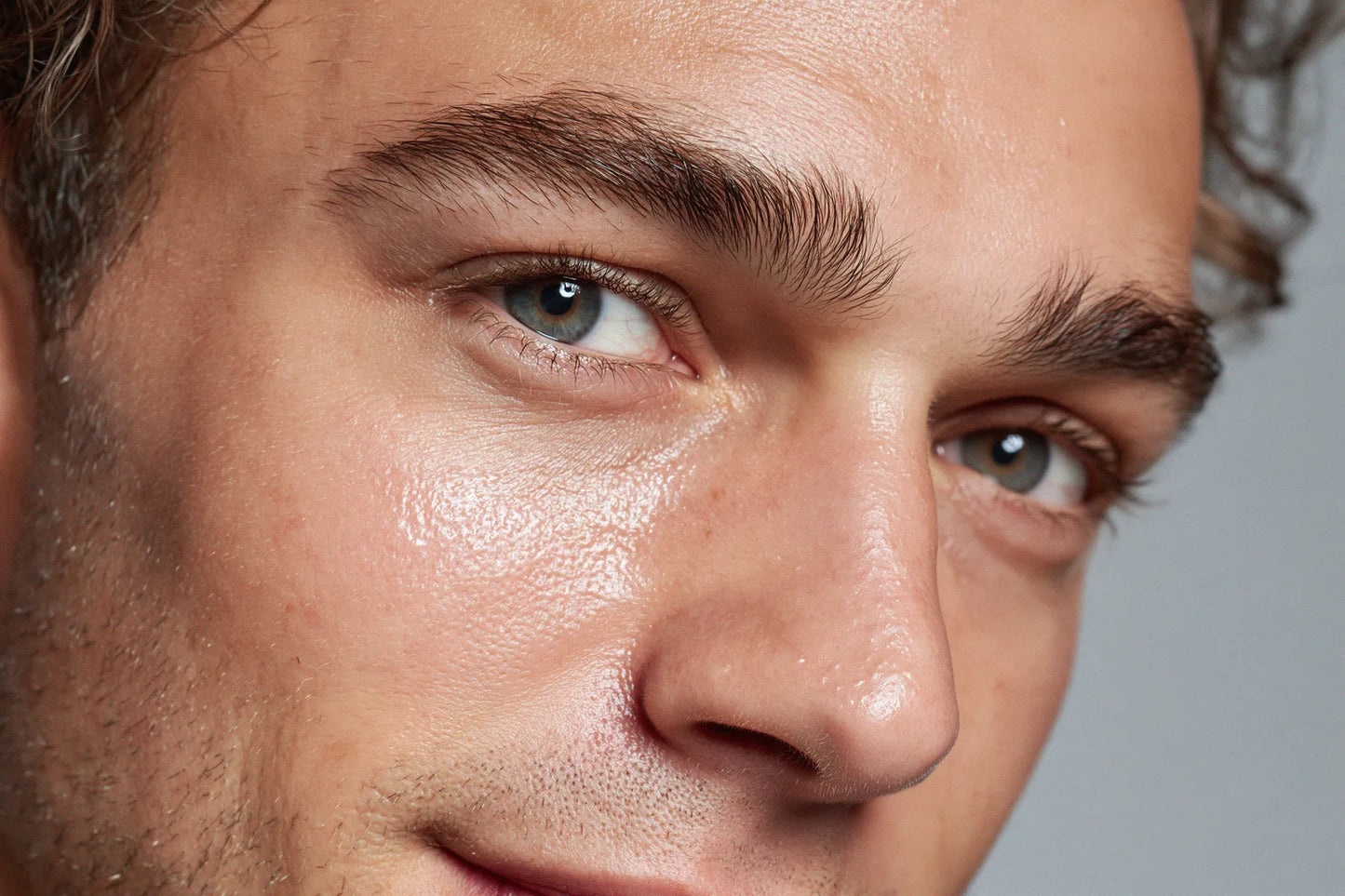A man's freshly groomed face with cool, hydrated-looking skin, the Men's Power Aqua Therapy Face Cream ritual